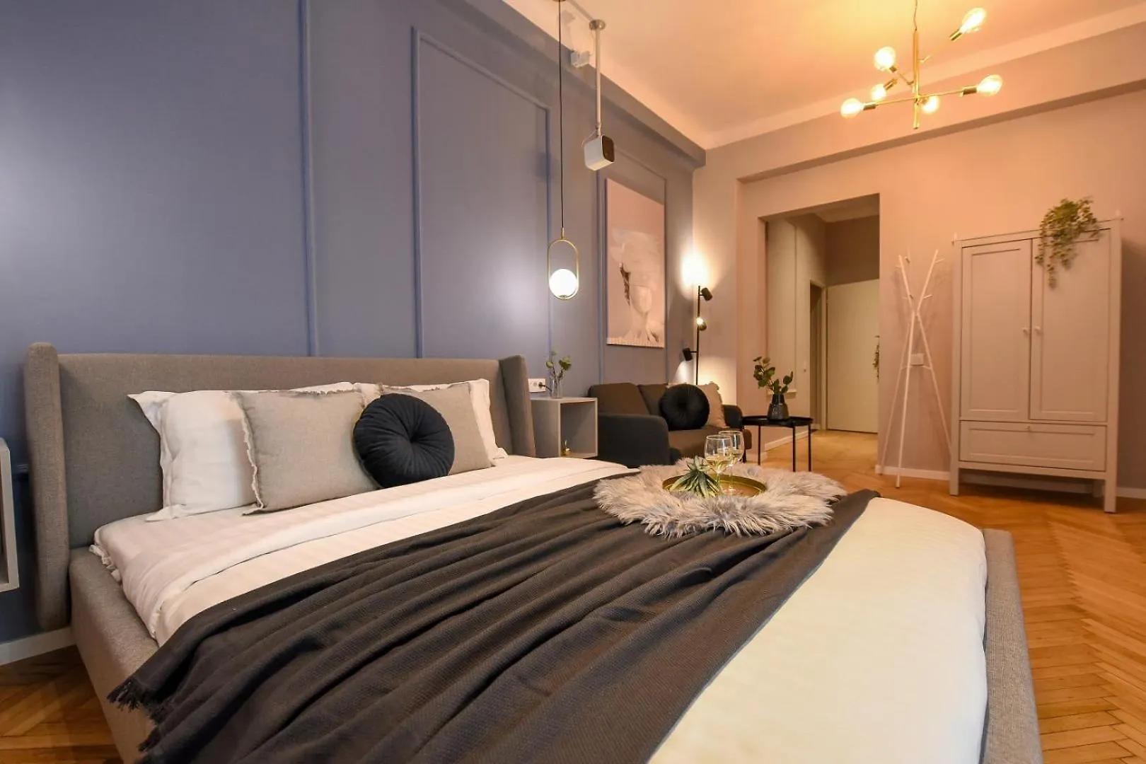 The Central Charms- Studios Near Radisson Bucharest