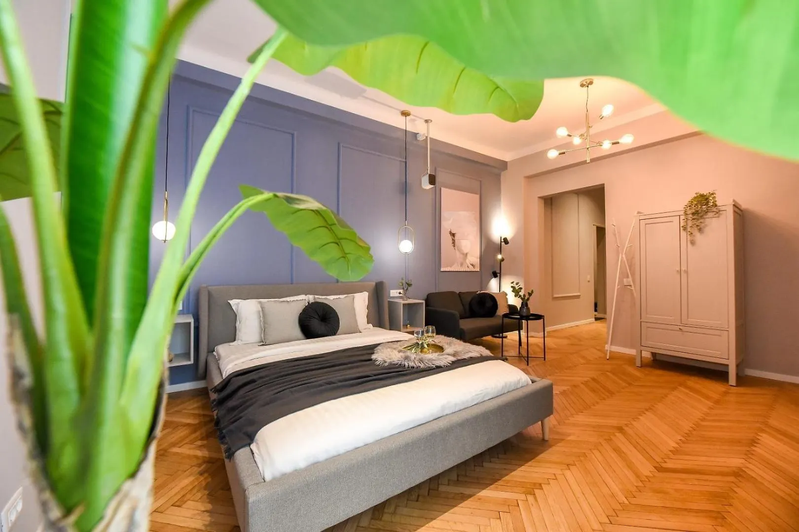 Apartment The Central Charms- Studios Near Radisson Bucharest