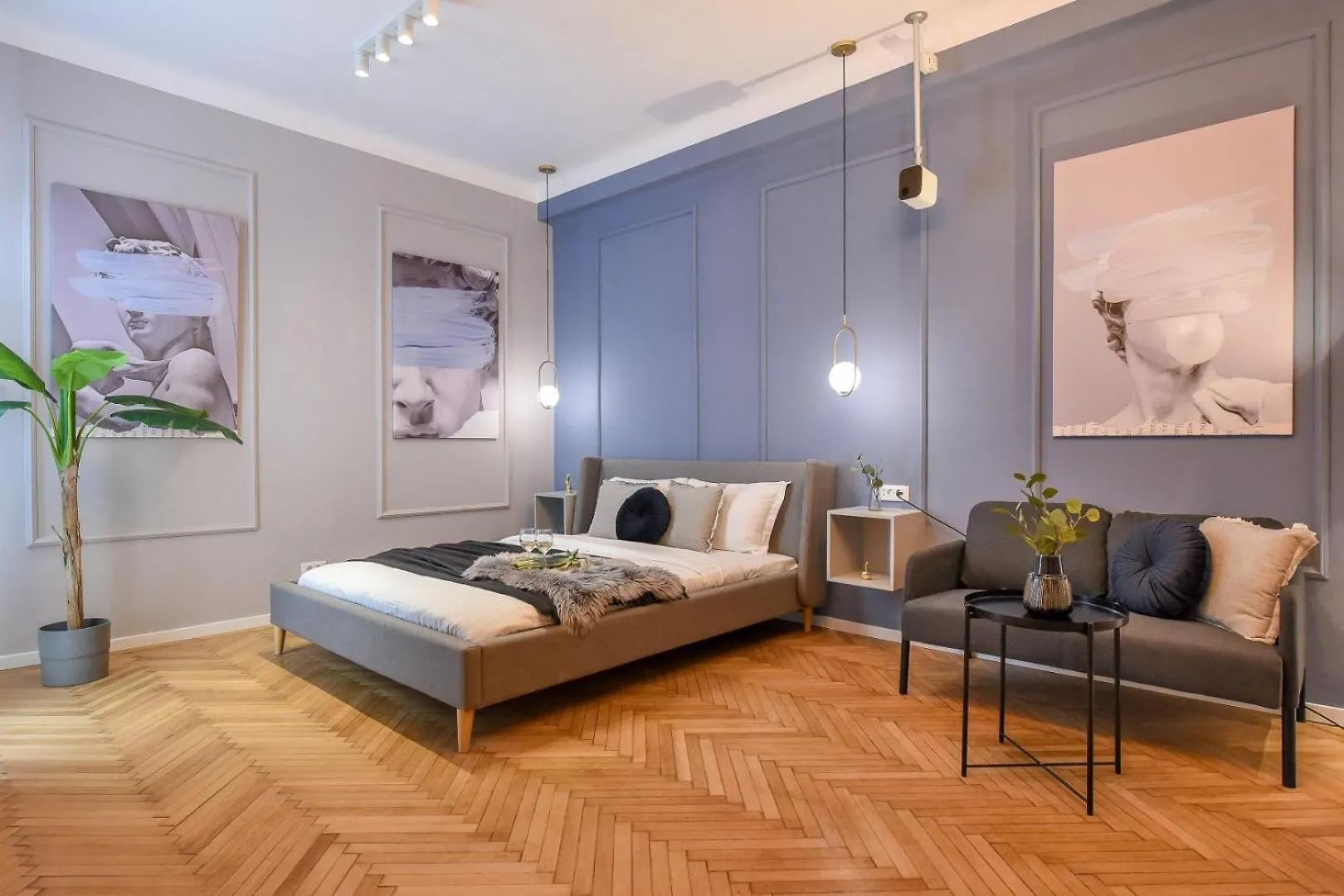 Apartment The Central Charms- Studios Near Radisson Bucharest