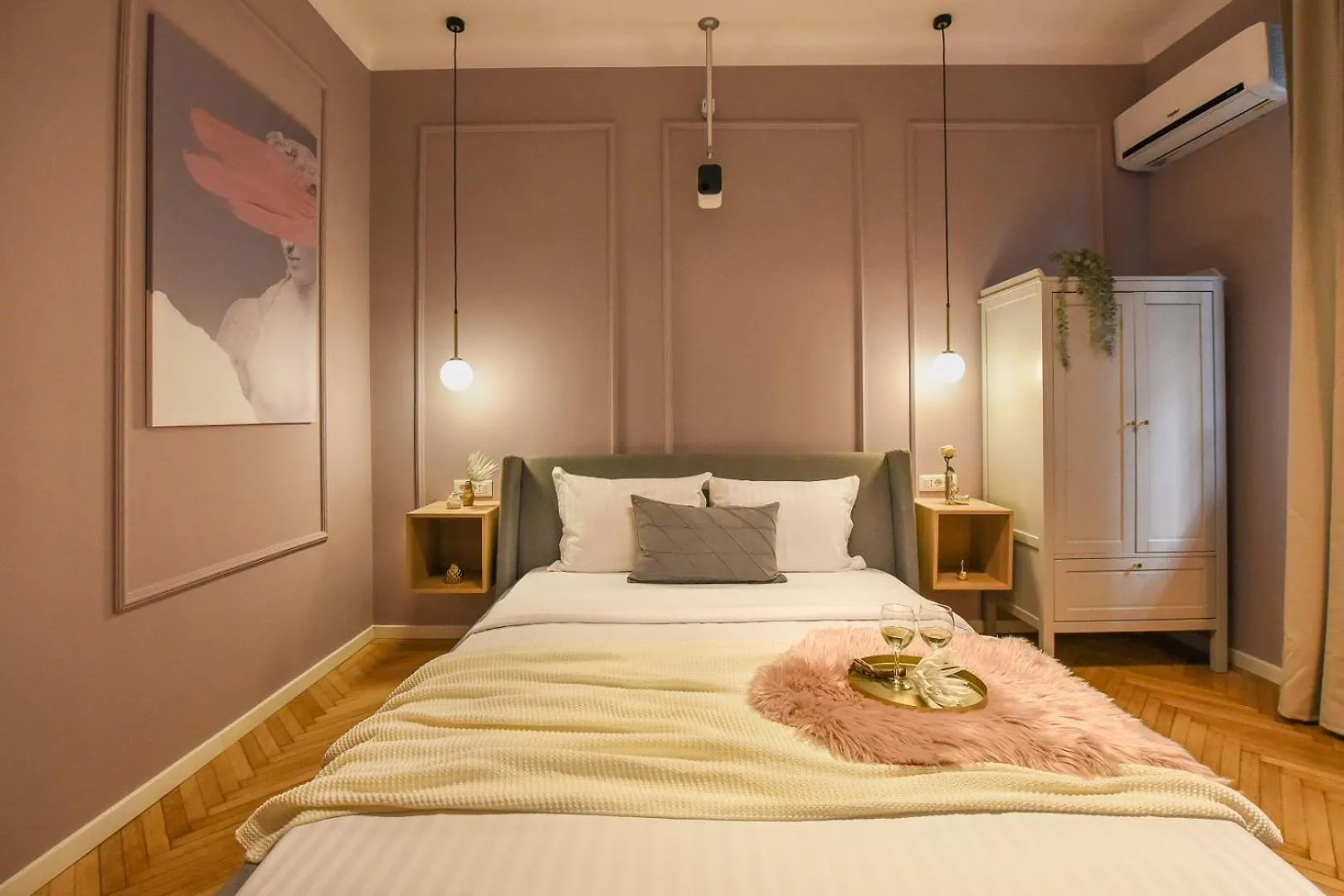 The Central Charms- Studios Near Radisson Bucharest Romania