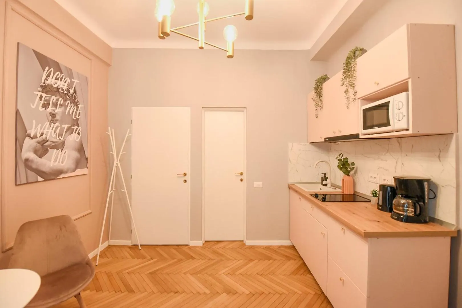 The Central Charms- Studios Near Radisson Bucharest Romania
