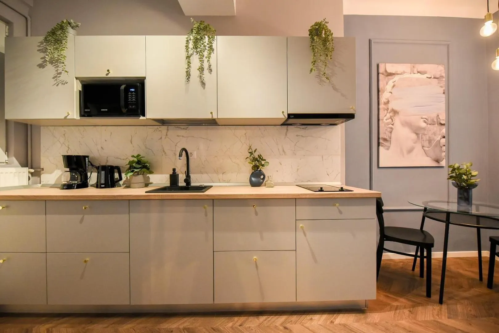 The Central Charms- Studios Near Radisson Bucharest Apartment