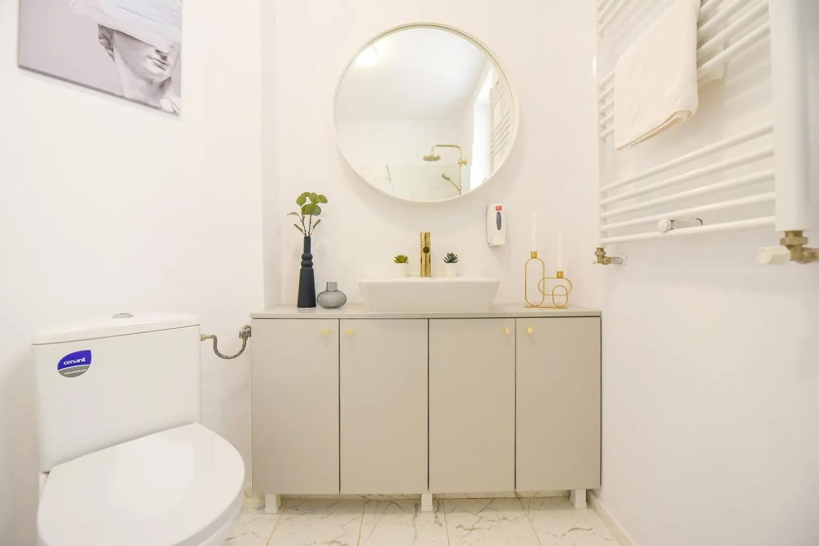 Apartment The Central Charms- Studios Near Radisson Bucharest