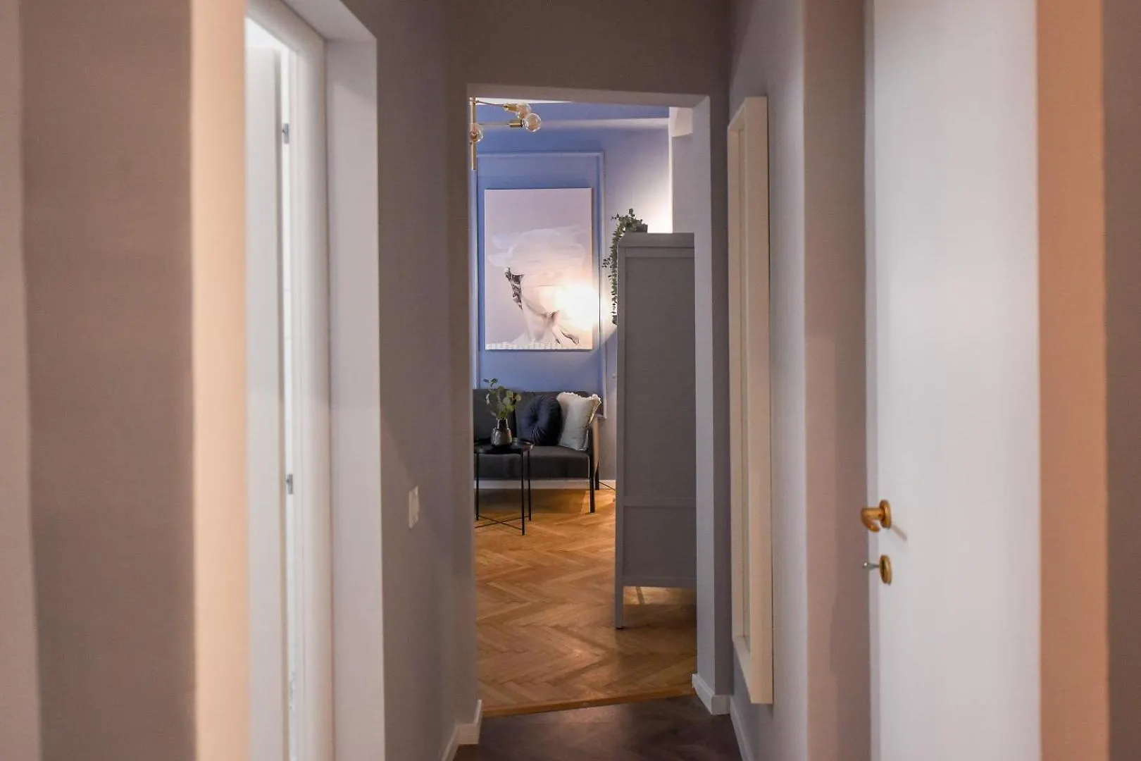 Apartment The Central Charms- Studios Near Radisson Bucharest