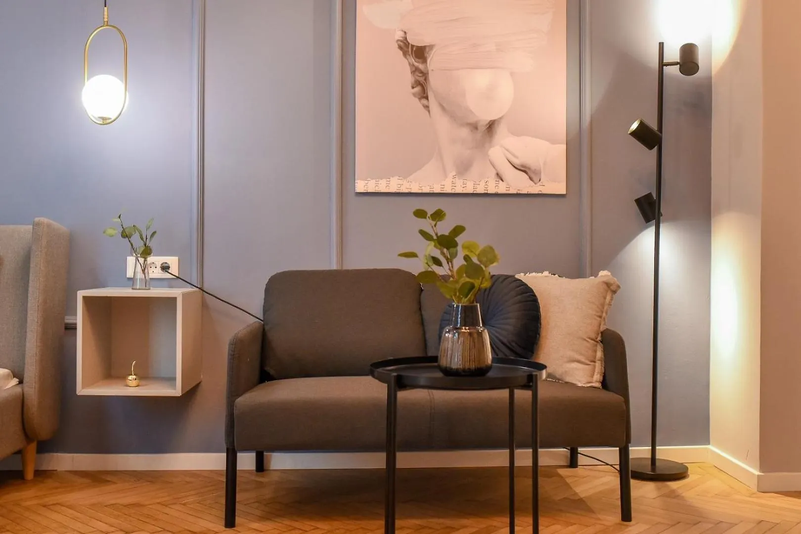 The Central Charms- Studios Near Radisson Bucharest Apartment