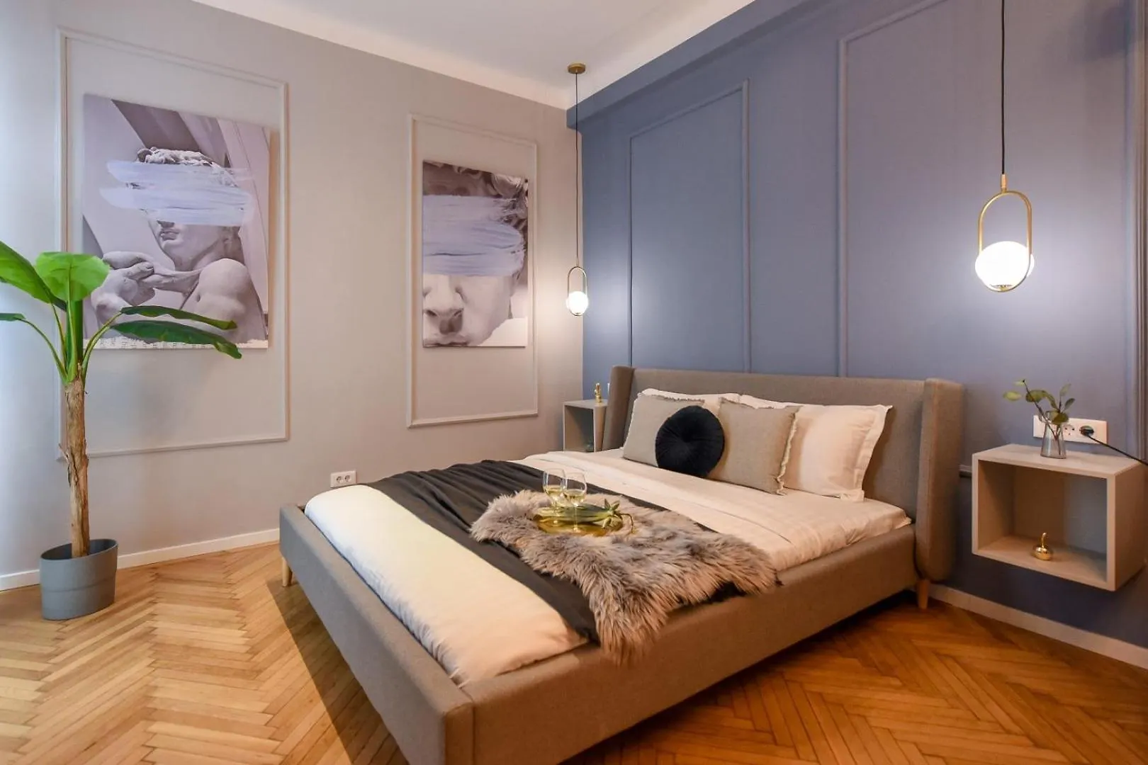 Apartment The Central Charms- Studios Near Radisson Bucharest